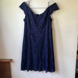 Women’s Vince Camuto dress.